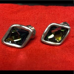 Uno de 50 GreenSwarovski Crystal Accented Earrings